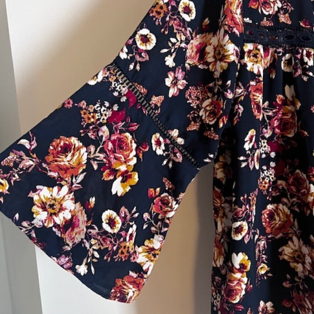 Bohemian Style Eyeshadow Floral Oversized Top 2X - Picture 4 of 7
